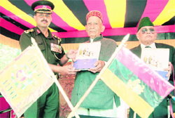 Brig SL Kapur (retd) senior-most Commanding Officer of 2 Dogra (R) and Sepoy Pala Ram (C), the oldest surviving member of the battalion, along with the present Commanding Officer releasing a book on the battalions history during the 150 Raising Day celebrations of the battalion.