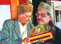 Dada Saheb Phalke awardee singer Manna Dey with a memento that he received during launch of his music album Aapki Khidmat Mein in Kolkata on Monday.