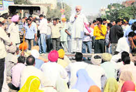 A leader addresses a gathering during a dharna at Amloh on Wednesday. 