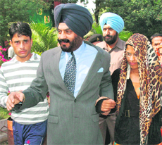 Ruksana along with her brother Aijaz Ahmed (left) with AIATF president MS Bitta at the Press Club in Chandigarh on Friday.