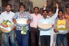 Former municipal councillor Vijay Kumar along with other residents staging a demonstration against rising prices of essential commodities in Parasram Nagar, Bathinda