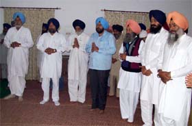 Members of Shiromani Gurudwara Prabandhak Committee, Shiromani Akali Dal and Youth Akali Dal pray for the 1984 riot victims during the Akhand Path bhog on Sunday organised at the Gurudwara Haji Rattan in Bathinda