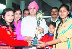 Mahant Devender Dass of Sri Guru Ram Rai Darbar presents trophy to the winners of the Girls Badminton Tournament in Dehradun 