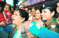 A statehood activist protests against the visit of Uttarakhand Chief Minister at the Shaheedi Sthal in Dehradun 