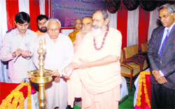 Swami Vishveshwarananda and Gurukul University VC Swatantra Kumar inaugurate a seminar on healing therapy in Haridwar.