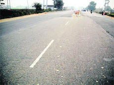 A centerline that could prove to be fatal for drivers on the Ludhiana-Malerkotla road near Dehlon village in Ludhiana district.
