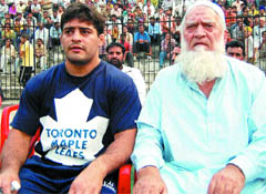 Mahommad Ali (left) and Mahommad Anwar during the International Wrestling meet at Gol Bagh Wrestling Stadium in Amritsar.