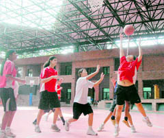 A match in progress in the District Youth Basketball Championship for Girls in Dehradun 