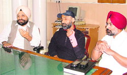 Excise and taxation officer Parminder Singh (left) at a press conference in Ludhiana 