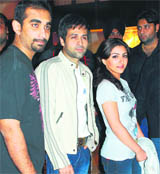 Kunal Deshmukh, Emraan Hashmi and Soha Ali Khan 