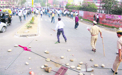 Cops disperse agitating students in Ambala 