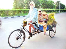 An elderly couple return home after a days work in Chandigarh.