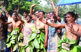 Activists of Ali Sena protest against the UPA government for rising the prices of essential commodities at Jantar Mantar in New Delhi