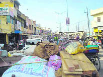 Chaotic traffic conditions at Bhagat Singh Chowk in Kaithal.