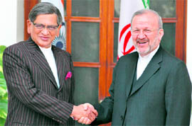 Foreign Minister SM Krishna with his Iranian counterpart Manocheher Mottaki prior to a meeting in New Delhi on Monday.