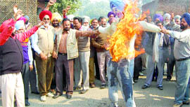 Employees of Punjab Roadways burn an effigy of Chief Minister Parkash Singh Badal in Jalandhar on Wednesday