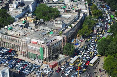 An overview of traffic jam at CP due to the sugarcane farmers protest in New Delhi