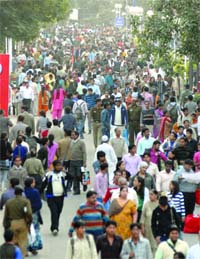 People throng IITF-2009 at Pragati Maidan in New Delhi