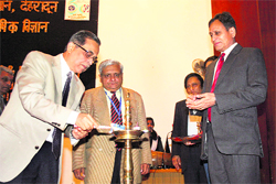 Dr Girijesh Pant, Vice-Chancellor, Doon University, inaugurates a workshop in Dehradun 
