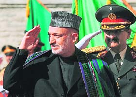 Afghanistan President Hamid Karzai arrives for his swearing-in ceremony in Kabul