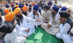 Members of Khalsa Action Committee, Sant Samaj and other Sikh organisations discussing a point during a dharna outside the Mini-secretariat in Bathinda on Thursday.