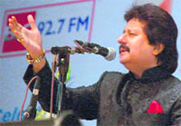 Pankaj Udhas performs at Shaam-E-Ghazal in Panchkula on Saturday.