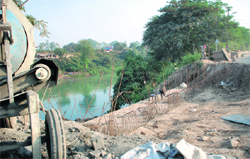 A bridge under construction over the Sirhind canal at Ropar.