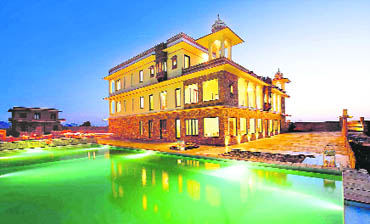 Kesar Bagh, once a garden retreat for the noble family of Jojawar, offers a complete relaxation package for tourists
