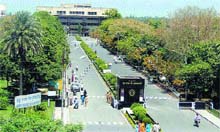  A view of the university entrance 