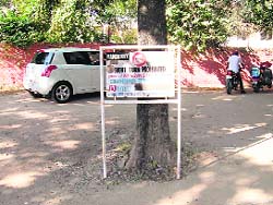 These road signs in Chandigarh apparently do not mean what they say. 