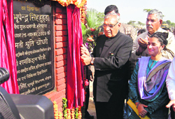 BS Hooda lays the foundation stone of an ITI institute at Khera village in Bhiwani 