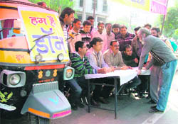 Akhil Bhartiya Hindu Suraksha Samiti activists protest against the problems caused by auto-rickshaws in Ludhiana on Wednesday.