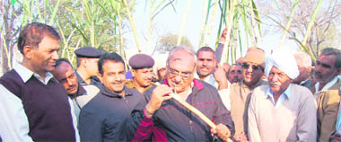 CM B.S. Hooda with a farmers delegation in Rohtak on Thursday.