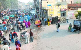 Road choked with a heavy volume of traffic in front of the main entrance to the trauma centre located in the Civil Hospital in Jalandhar