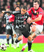 Manchester Uniteds Darron Gibson (R) and Besiktas Bobo compete for the ball at Old Trafford in Manchester