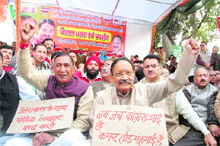 Former CM BC Khanduri along with state BJP chief Bishan Singh Chufal sit on a dharna against inflation in Dehradun on Saturday.