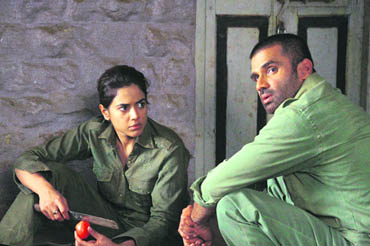 Sameera Reddy and Suniel Shetty in Red Alert