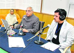 Chief Misiter BS Hooda inaugurates the community radio station at the Haryana Agricultural University in Hisar on Sunday. 