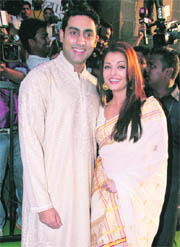 Bollywood actors Abhishek Bachchan (L) and his wife Aishwarya Rai Bachchan pose for a photograph during the unveiling ceremony of Madhushala (the house of wine), a book of poems by late writer Harivansh Rai Bachchan, in Mumbai.