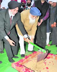 Punjab Chief Minister Parkash Singh Badal performs the ground-breaking ceremony of super-speciality hospital in Mohali