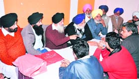 Rajasthan SGPC leaders brief mediapersons after their meeting in Sriganganagar
