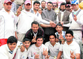 Uttarakhand Parliamentary Affairs Minister Parkash Pant with the winners of the Shyam Dutt Joshi Memorial T20 Cricket Tournament in Dehradun on Tuesday