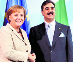 German Chancellor Angela Merkel (left) and Pakistan Prime Minister Syed Yousuf Raza Gilani pose after a news conference in Berlin on Tuesday
