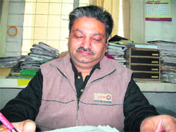 Dr Praveen Kumar, Professor of the institute who has got Brij Mohan Memorial Award for his paper entitled Use of Glass Grid in Pavement Layers. 