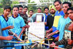 Budding players pay tributes to hockey legend Dhayan Chand in Amritsar. 