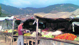 The vegetable market at the Tamatar Morh on the Jammu-Srinagar National Highway.