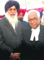 Chief Justice of the Punjab and Haryana HC, Justice Mukul Mudgal, with Punjab CM Parkash Singh Badal in Chandigarh.