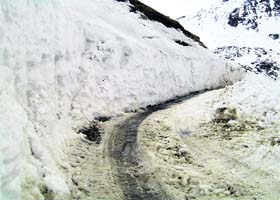 Rohtang Pass was cleared of snow by Border Roads Organisation jawans with the help of snow-clearing machines