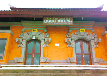 A restaurant in Ubud that serves both Balinese 