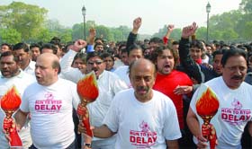 Senior leaders of the BJP Vijay Goel, Vijay Jolly and Chetan Chouhan along with the activists of the Citizen's Forum take part in a mini marathon